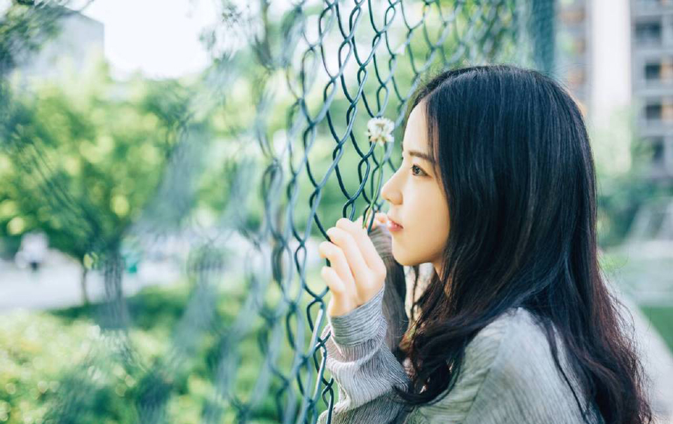 “多嘴！”孟达冷冷的瞥了这名护卫一眼，将护卫的话给堵了回去，看了看刘璝离开的方向，冷冷一笑：“只希望他，莫要后悔。”